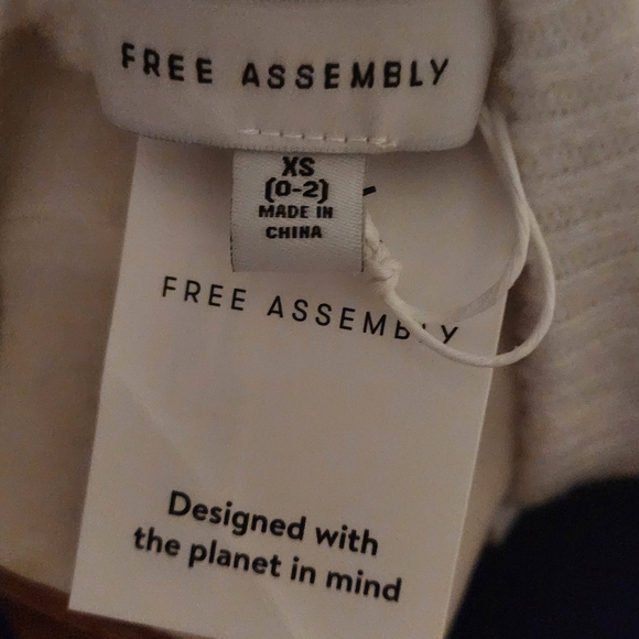 Women's Cream Short-Sleeve Bow Front Knit Top - Picture 2 of 2